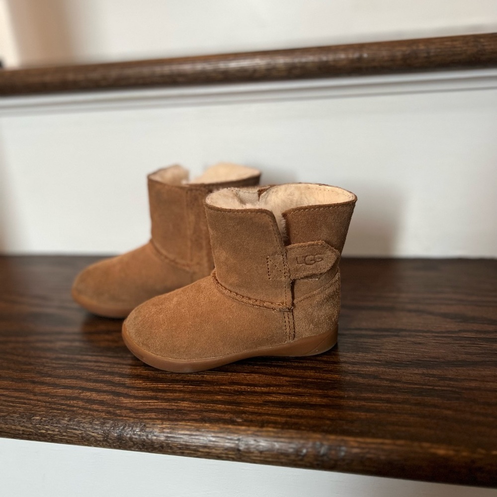 Used Ugg toddler size 7